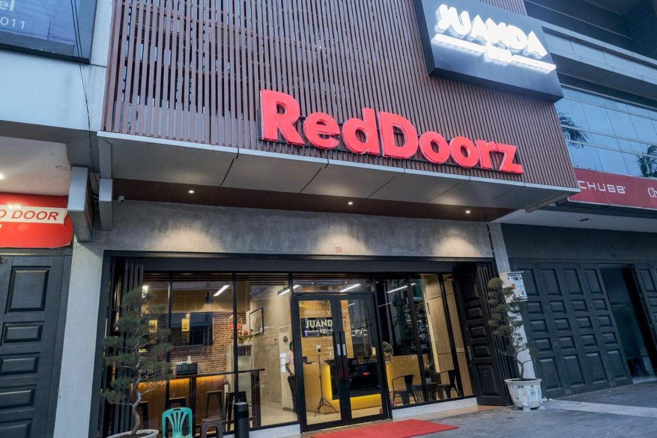 Reddoorz Plus @ Jalan Juanda Медан Екстер'єр фото