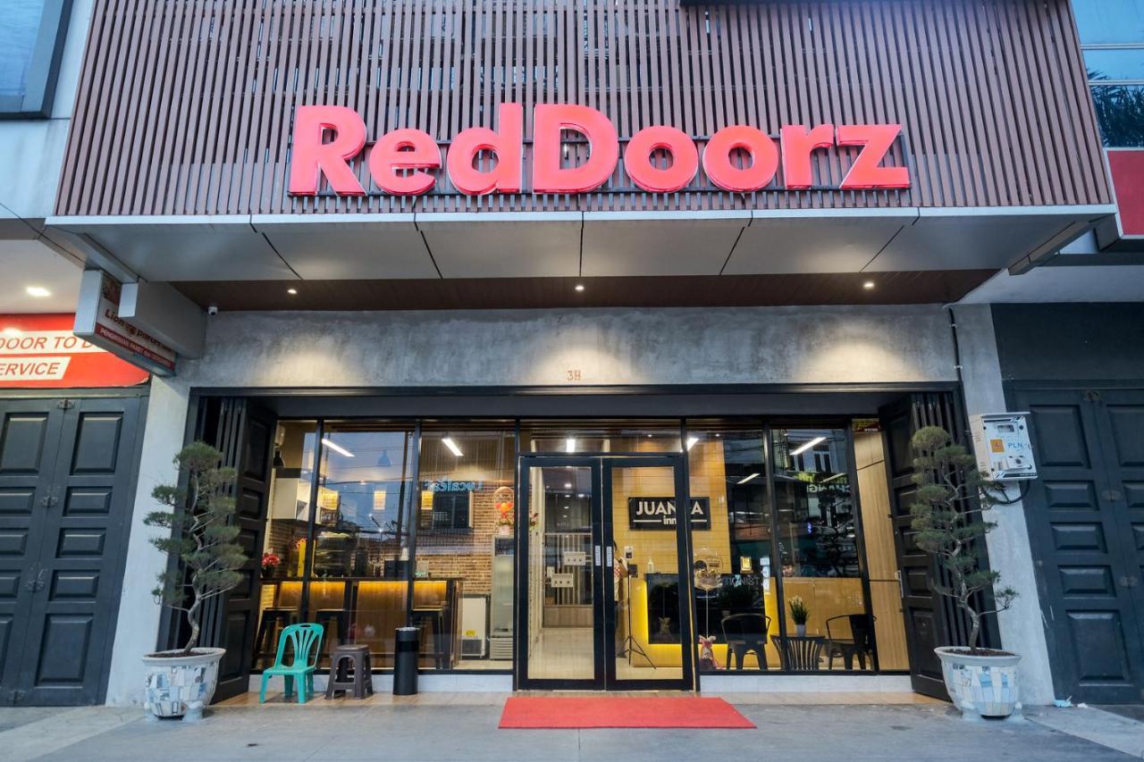 Reddoorz Plus @ Jalan Juanda Медан Екстер'єр фото