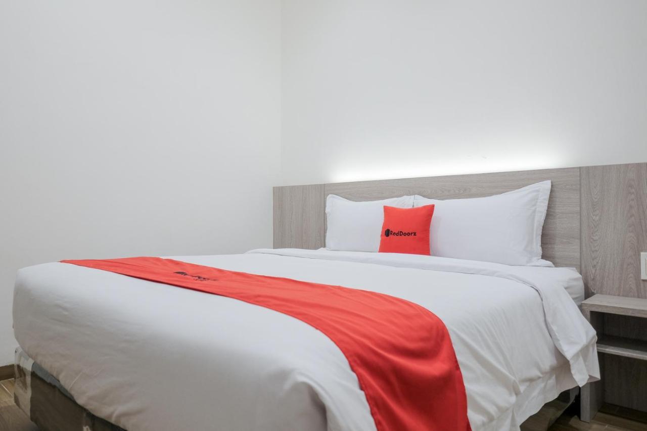 Reddoorz Plus @ Jalan Juanda Медан Екстер'єр фото