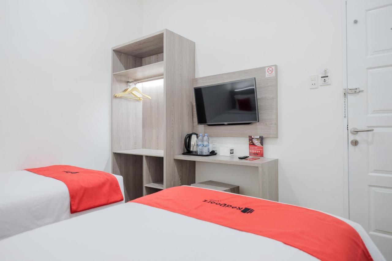 Reddoorz Plus @ Jalan Juanda Медан Екстер'єр фото